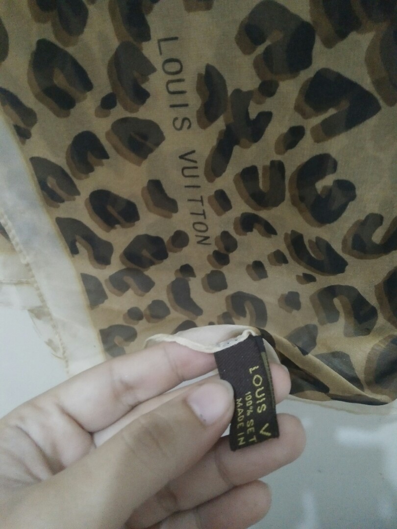 Kerudung Pashmina louis vuitton, Fesyen Wanita, Muslim Fashion di Carousell