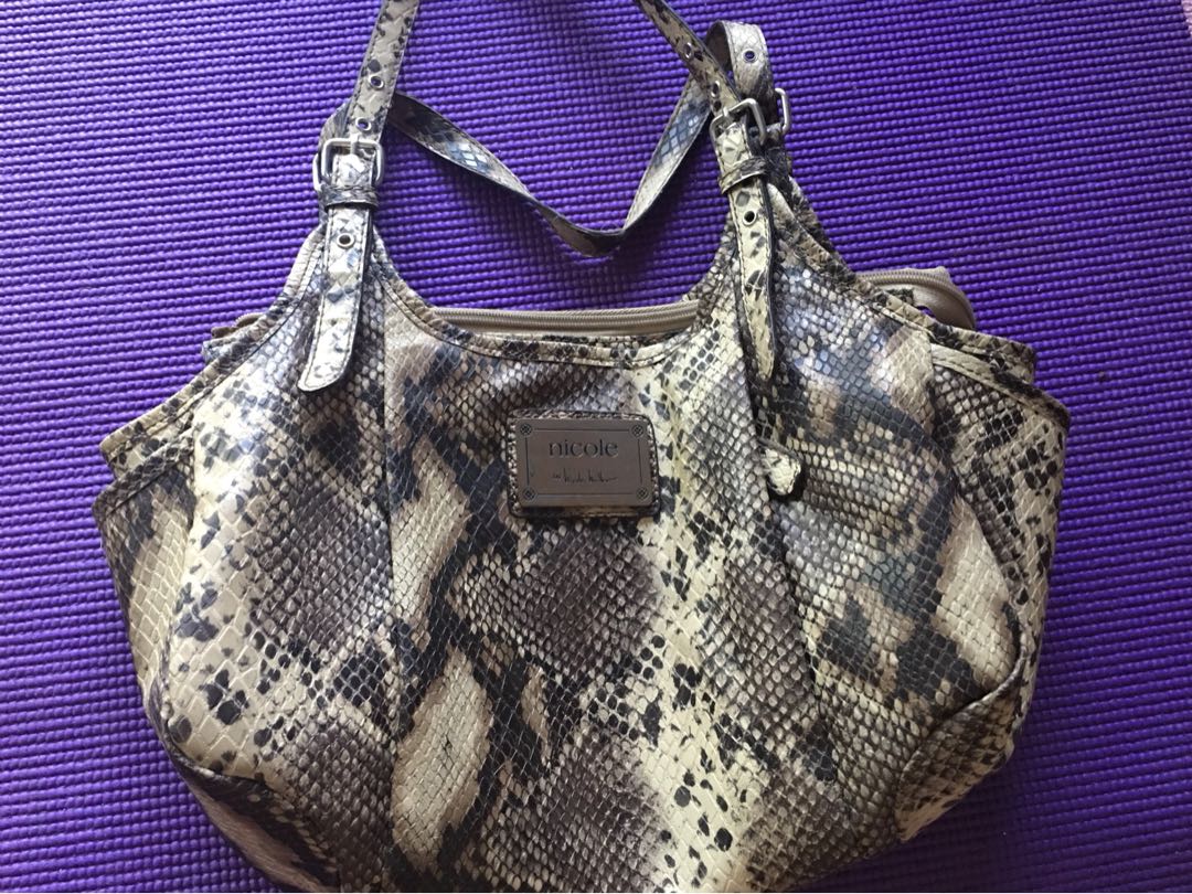 Nicole Miller 7-pocket bag (Category: Cross-body Bags) located in Quezon City. Submitted by starmax79 (Listing ID 169314192, Image 1). Description: Brand: Nicole Miller.