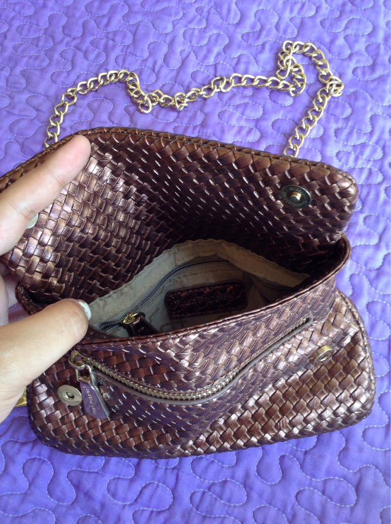 Sling bag (Category: Cross-body Bags) located in Calasiao. Submitted by matrona (Listing ID 169352904, Image 3). Description: Pwedeng gawing belt bag .