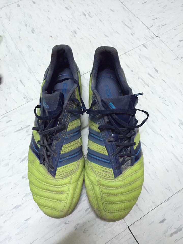 adidas predator （分類：波鞋）位於 Hong Kong。 由 lamtik 提交（商品編號 169460421，圖片 1）。簡介： 經典 adidas predator 釘鞋 袋鼠皮貴版 拉西膠 Size 44.5 8成身。