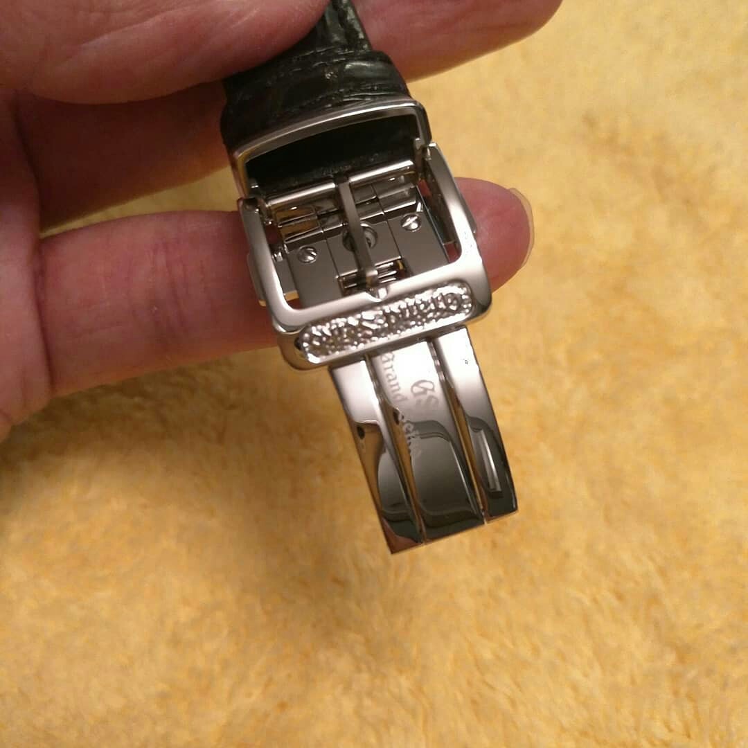 Grand Seiko strap and buckle (19mm), Men's Fashion, Watches & Accessories,  Watches on Carousell