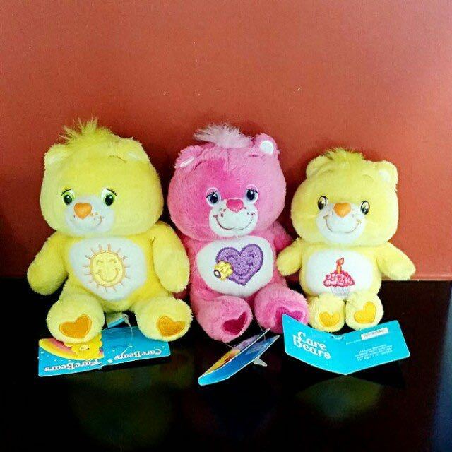 yellow care bear with cupcake