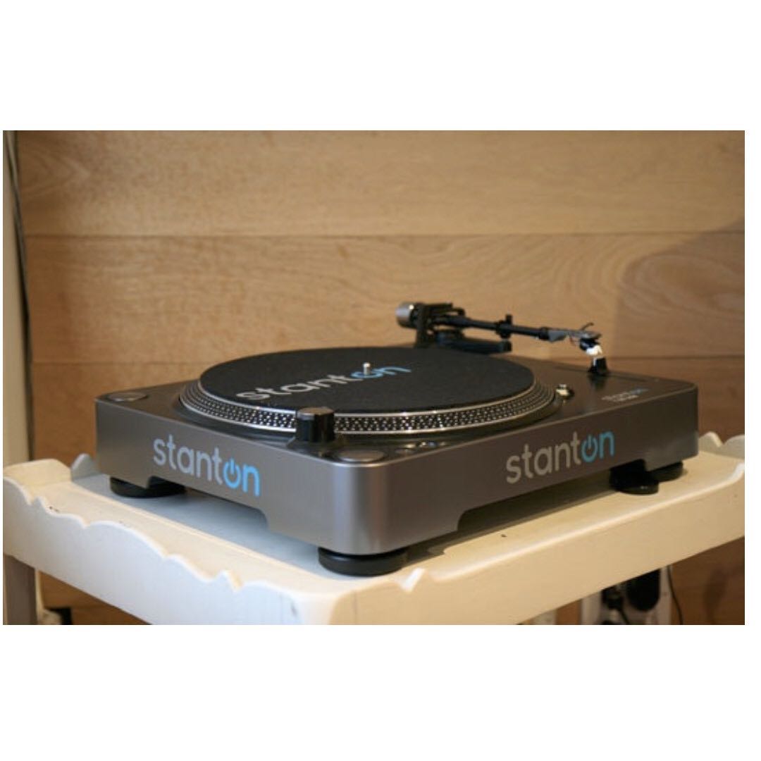 Stanton Audiophile Quality Turntable w/Builtin Phono Stage PreAmp