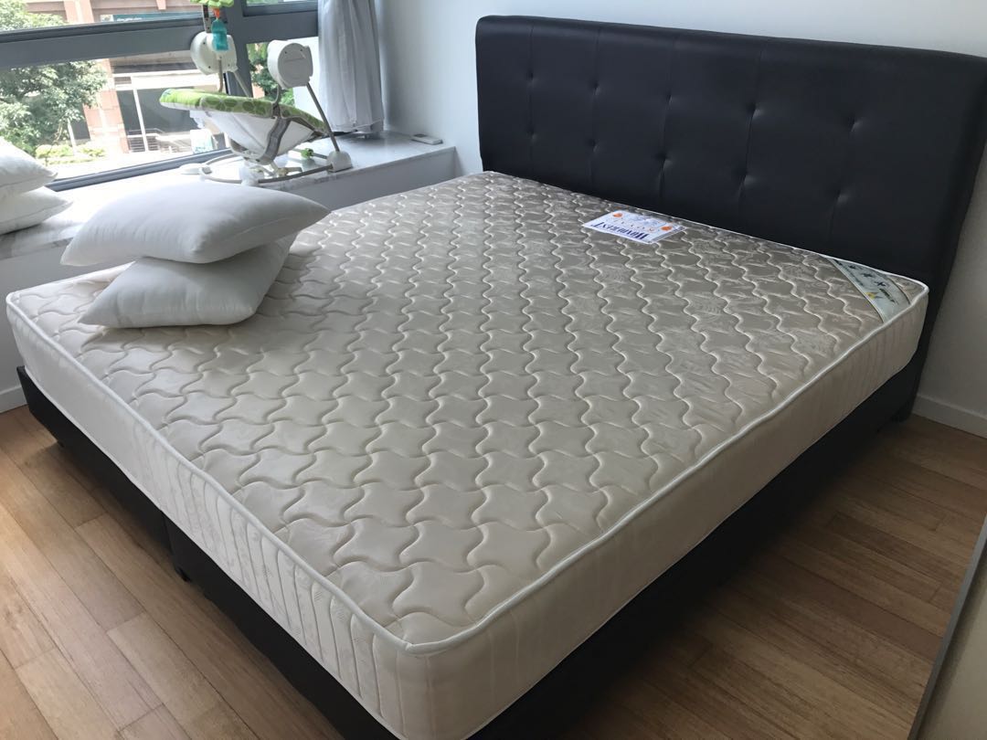Wonderest King Size Mattress With Bed Frame And 2 Pillows