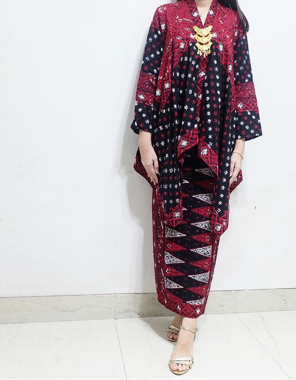Baju Kurung Batik Palembang Women S Fashion Muslimah Fashion Baju Kurung Sets On Carousell