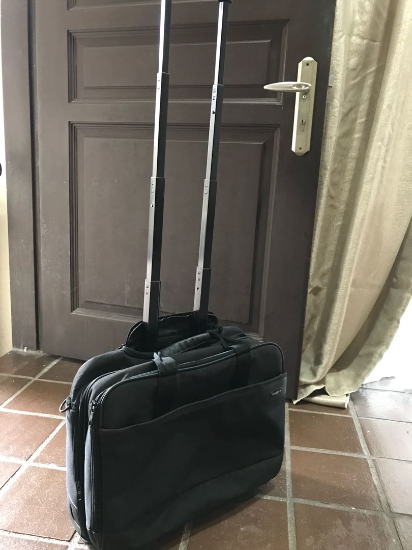 Briefcase (Category: Wallets & Card Holders) located in Shah Alam. Submitted by are_rush (Listing ID 169682628, Image 2). Description: Clearing my store. Need to replace the wheel Can replace at any samsonite .