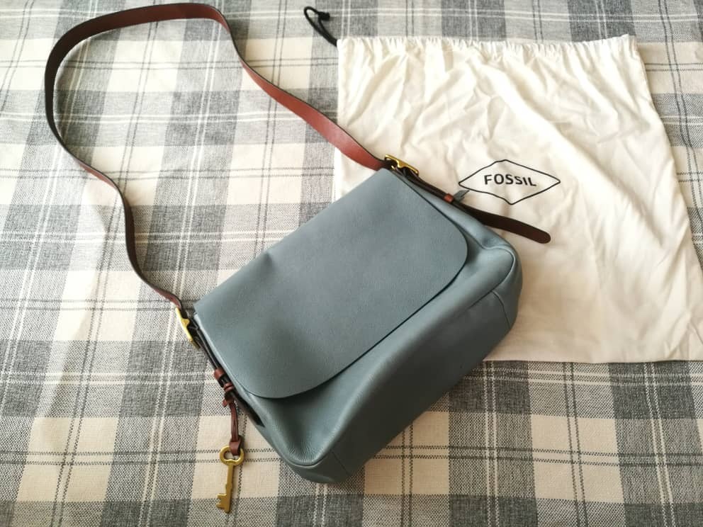 Fossil harper large saddle crossbody hariraya35 Women s Fashion Bags Wallets Cross body Bags on Carousell