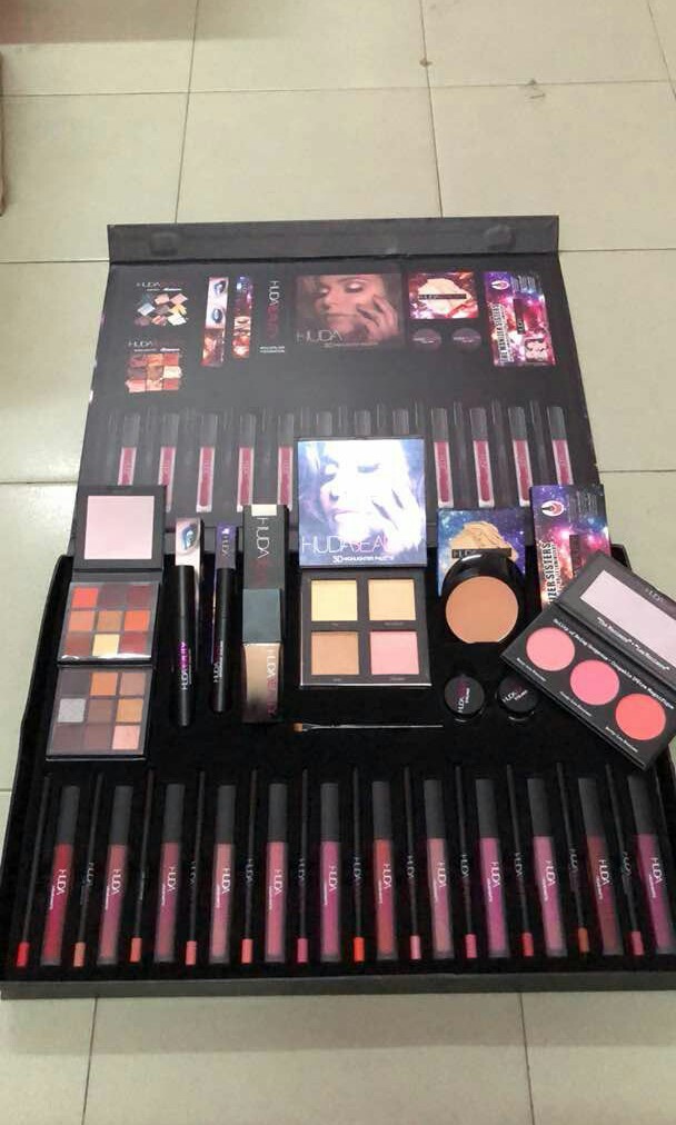 Huda beauty 35 in 1 makeup kit