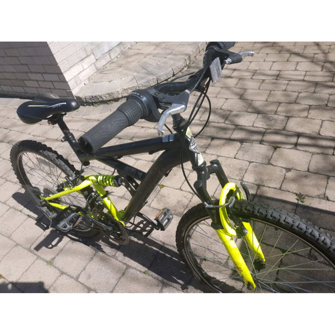 black and yellow mountain bike