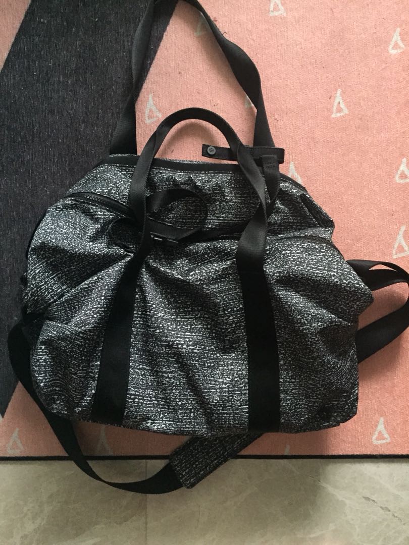 lululemon black duffle bag