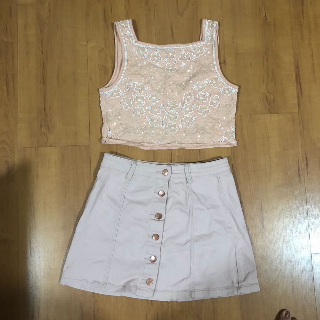 River Island Embellished Crop Top (Category: Blouses) located in Manila. Submitted by yna.shops (Listing ID 169614067, Image 1). Description: With flaw see 3rd pic topshop miss selfridge zara asos self portrait zalora megane mds collection evernew forever new forever 21 vero moda dorothy perkins h&m charlotte russe miumiu repetto ferragamo zara .