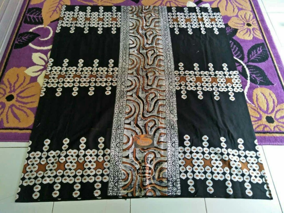 Sarung Motif Batik Modern Men S Fashion Men S Clothes On Carousell