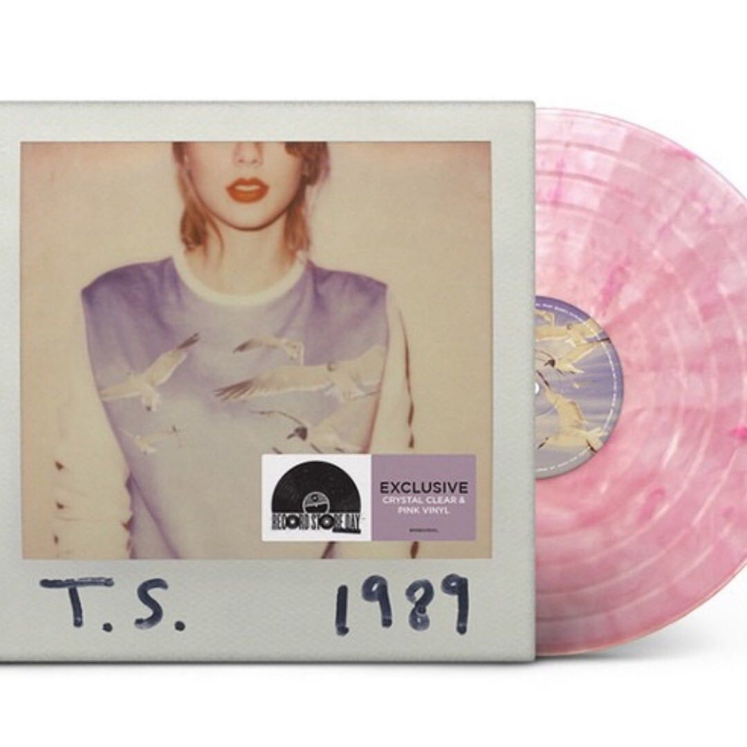 Taylor Swift News 🩵 on X: 💽  Taylor Swift announces via Weibo that the Lover  vinyl is now available in China as well as a limited edition transparent  vinyl case in