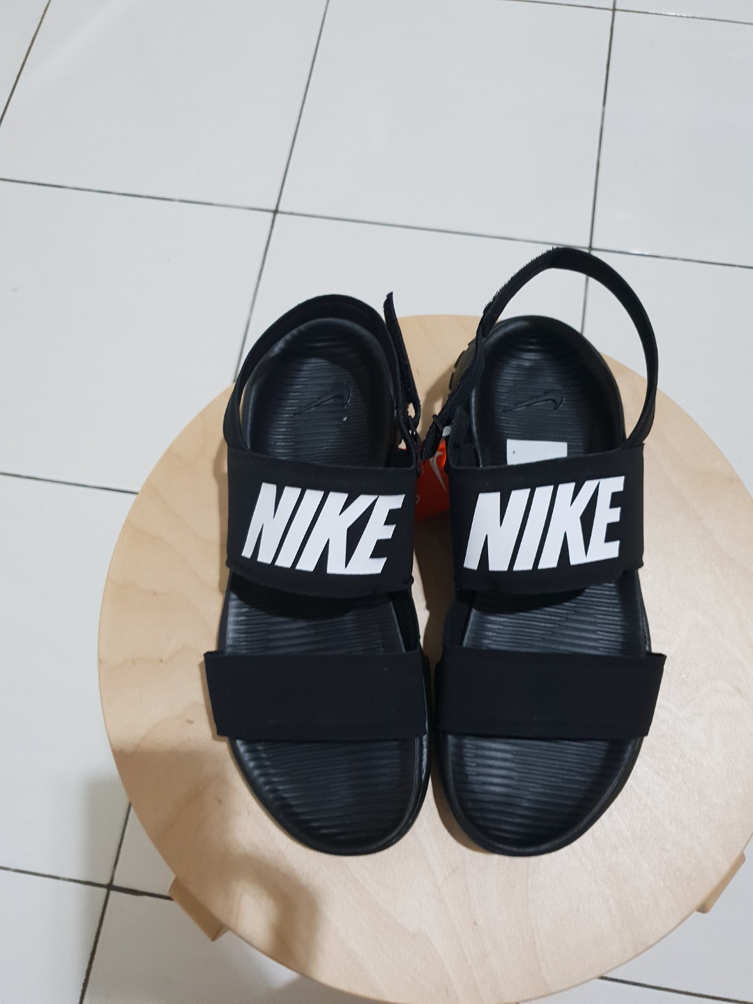 nike tanjun sandals size 8