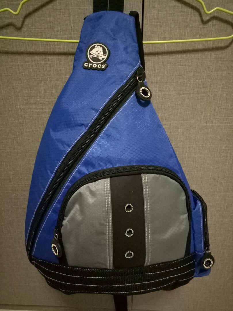 crocs sling bag