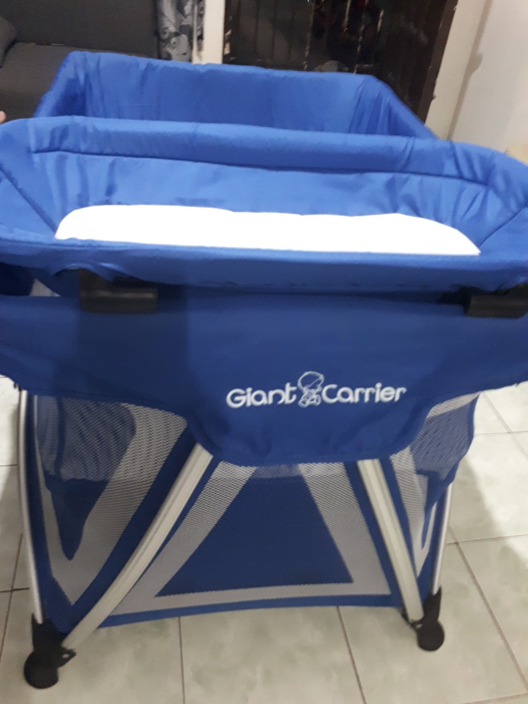 giant carrier crib geoffrey size