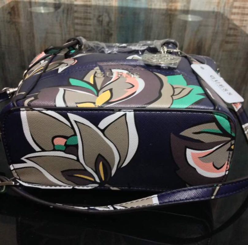 Guess bag store latest design