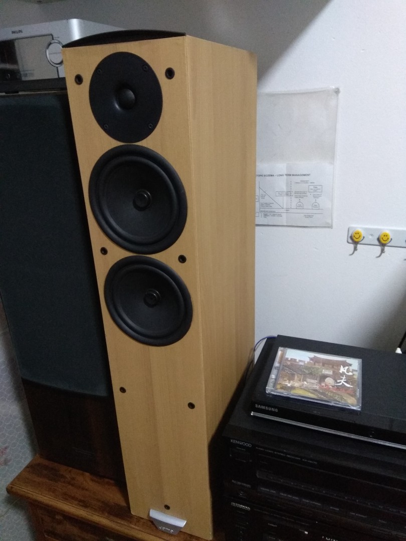 Jamo floorstanding speakers