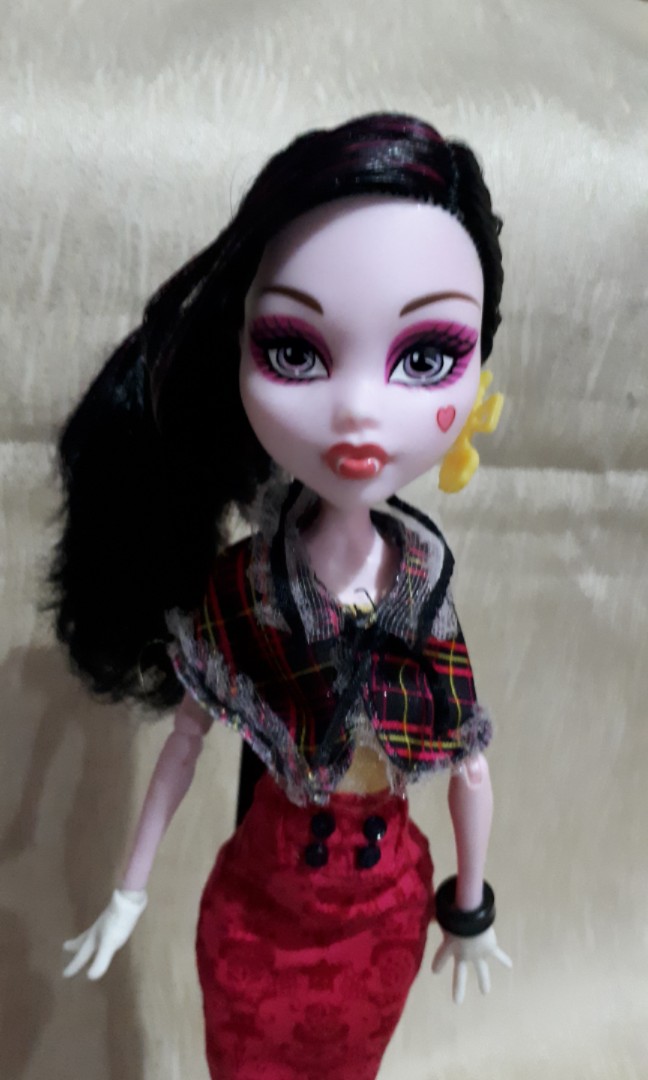 Monster High Draculaura I love Shoes Doll, Hobbies & Toys, Toys & Games on  Carousell