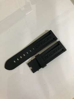 Panerai Rubber Strap length 75mm/115mm. Pls note: there is a hole mark near the OF coz I’m trying to punch extra hole for myself to wear but couldn’t ! Hence selling cheap. Thanks