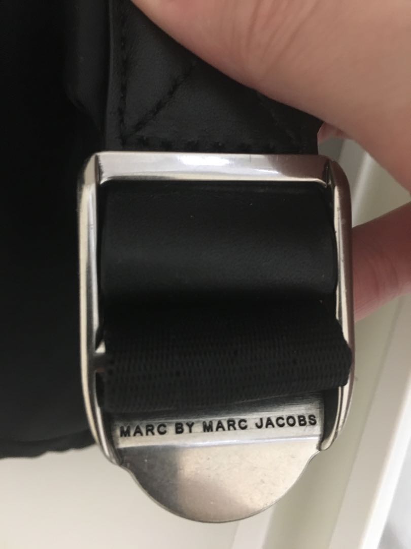 Marc by marc Jacobs backpack 絕版 背囊 背包 （分類：手袋及銀包）位於 Hong Kong。 由 ccschucky 提交（商品編號 169072266，圖片 3）。簡介： 90%new Original price $2900 Can ask for more photos Whatsapp 64111620 mr wong for details。
