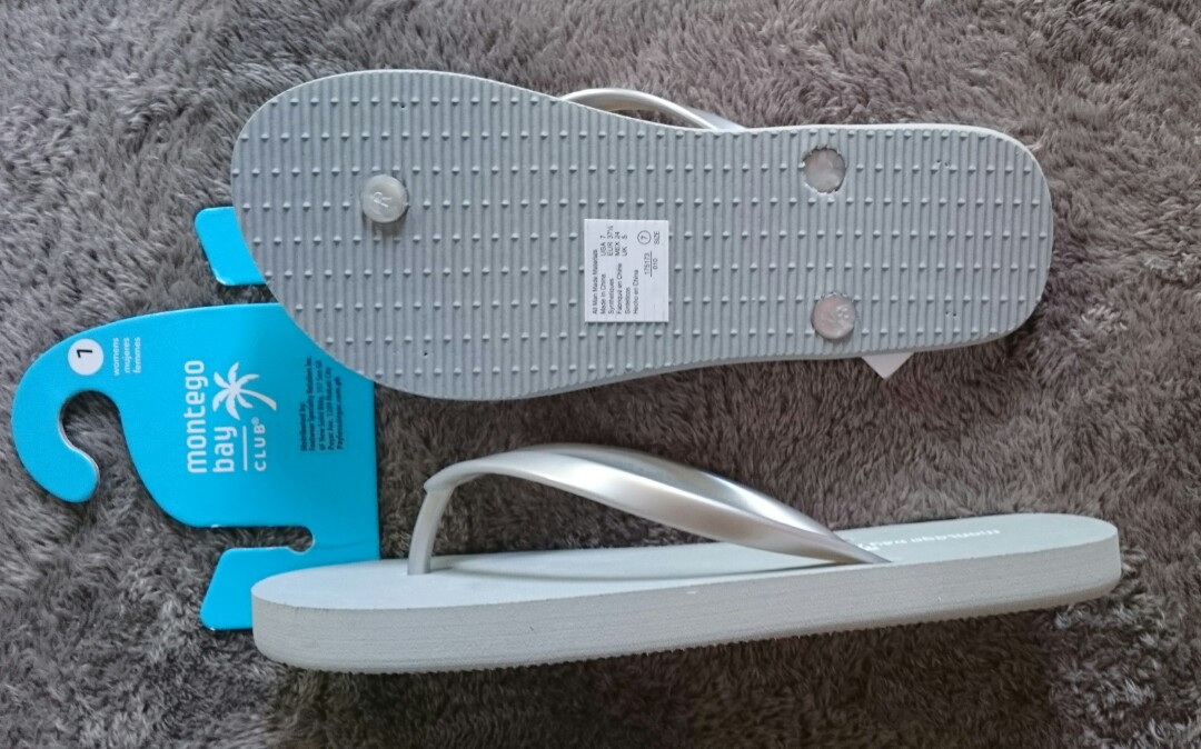 Payless Montego Bay gray slippers (Category: Slippers and slides) located in Quezon City. Submitted by mallows23 (Listing ID 169939871, Image 2). Description: Gray slippers bought from Payless MOP: BDO/BPI.