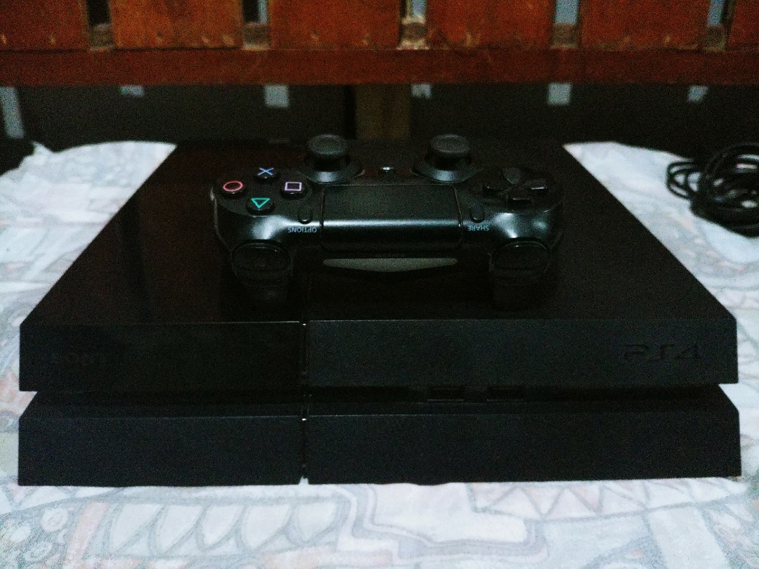 (115) PlayStation®4 Black 500GB CUH-1100