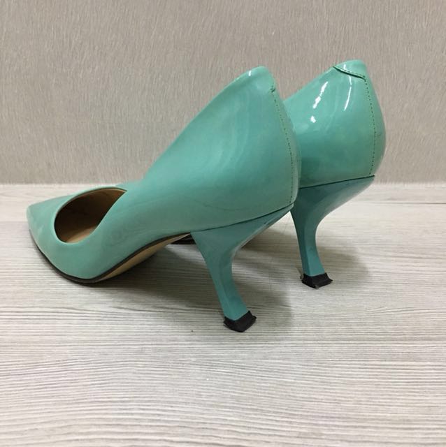 Roger vivier deals comma heel