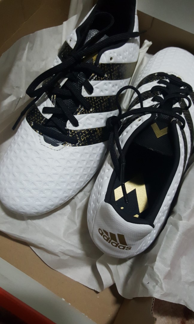 football shoes size 8