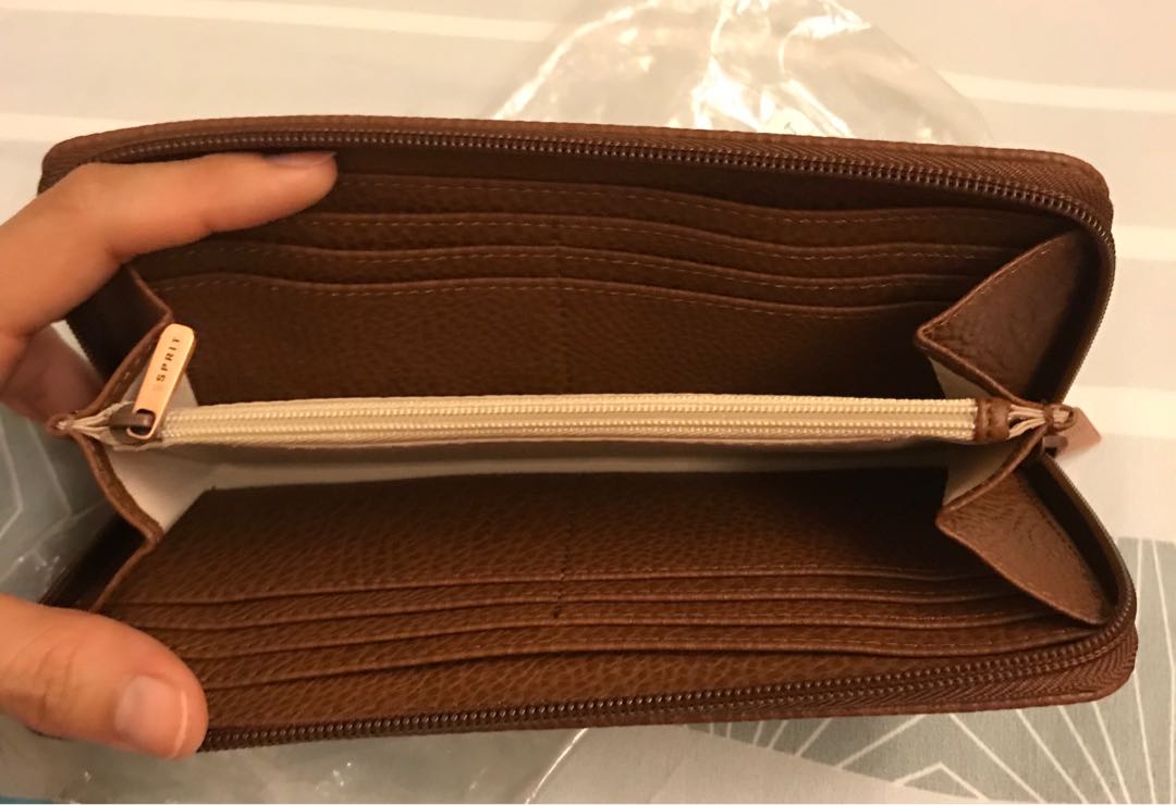 esprit wallet price