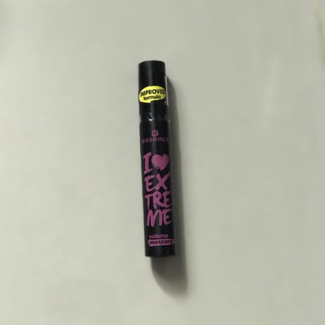 Essence I Love Extreme Mascara Kesehatan Kecantikan Rias Wajah Di Carousell