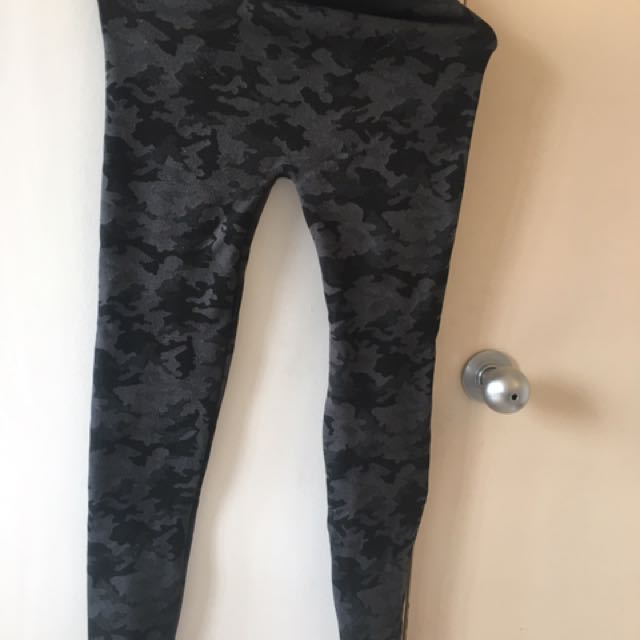 legging (Category: Clothes) located in Toronto. Submitted by asari22 (Listing ID 170225421, Image 3). Description: 5 for each, 12 for 3 trade is acceptable meet up stc, stn.