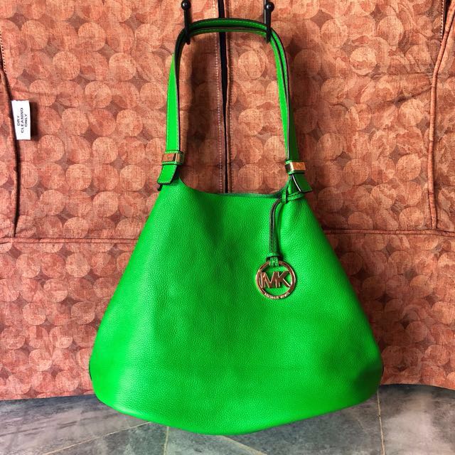 MICHAEL KORS MK REVERSIBLE LEATHER / SUEDE COLGATE BAG, Women's Fashion,  Bags & Wallets, Purses & Pouches on Carousell