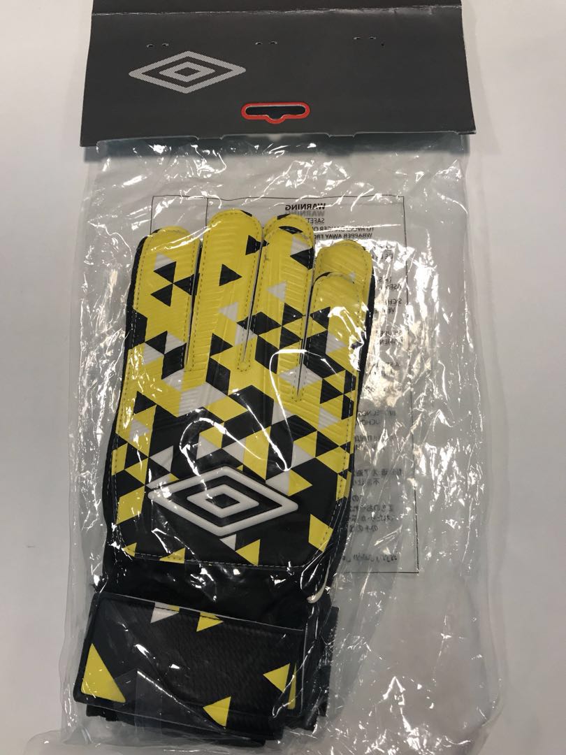 umbro football gloves