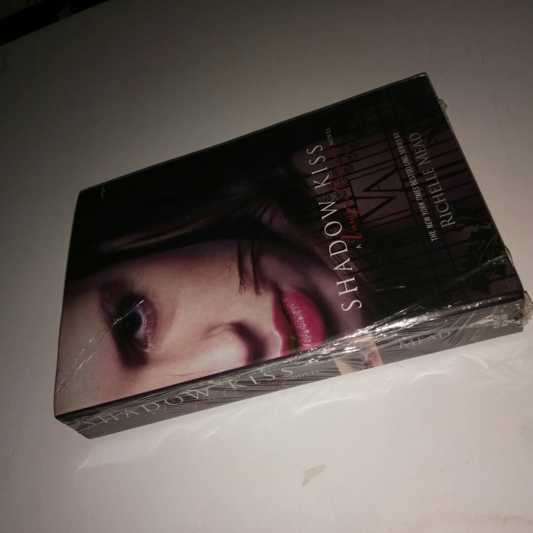VAMPIRE ACADEMY: SHADOW KISS by Richelle Mead (Category: Storybooks) located in Manila. Submitted by raej02 (Listing ID 149017583, Image 2). Description: (Paperback).