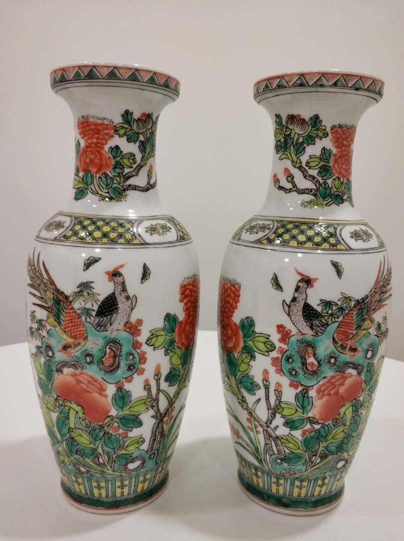 景德鎮12”五彩花鳥花籃瓶花瓶一對底款康熙年製花樽瓷器vase, 傢俬 