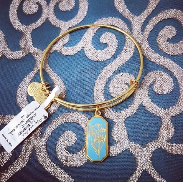 Alex and Ani July Birth Flower (Category: Bracelets) located in Pasig City. Submitted by decluttering.hoarder (Listing ID 170315286, Image 1). Description: (ALEX AND ANI CLEARANCE SALE!) (without box) “shiny gold finish” July’s Flower P1,900 + SF #alexandaniph #alexandanicollection #alexandani #saleph #adsph .