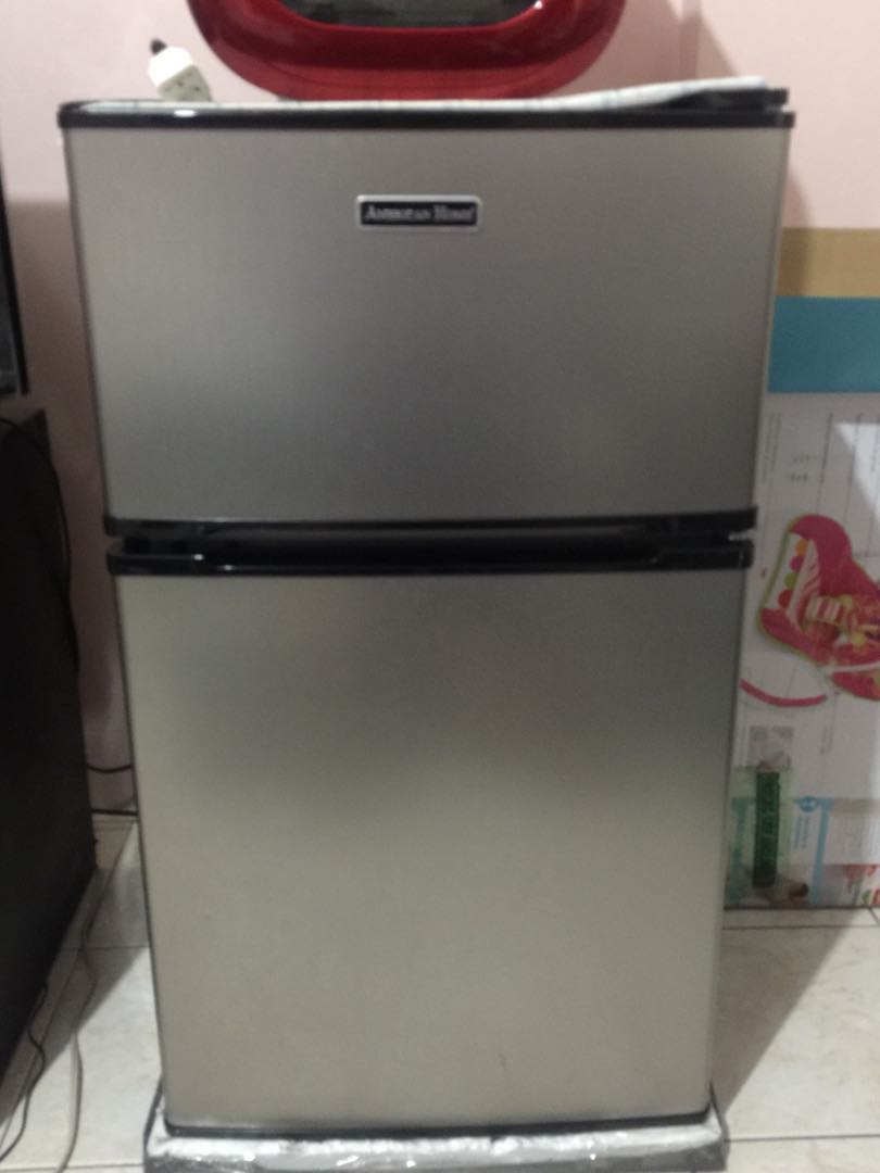 American Home 2 Door Refrigerator Tv Home Appliances Kitchen Appliances Refrigerators And Freezers On Carousell