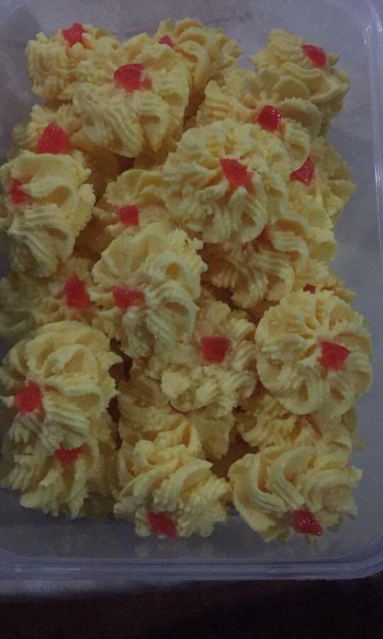 Biskut Semperit Dahlia Food Drinks Baked Goods On Carousell