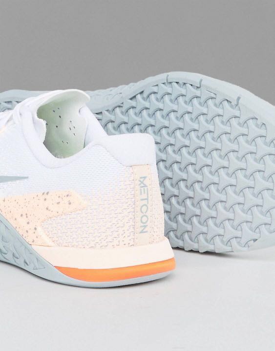 nike training metcon trainers in white and peach