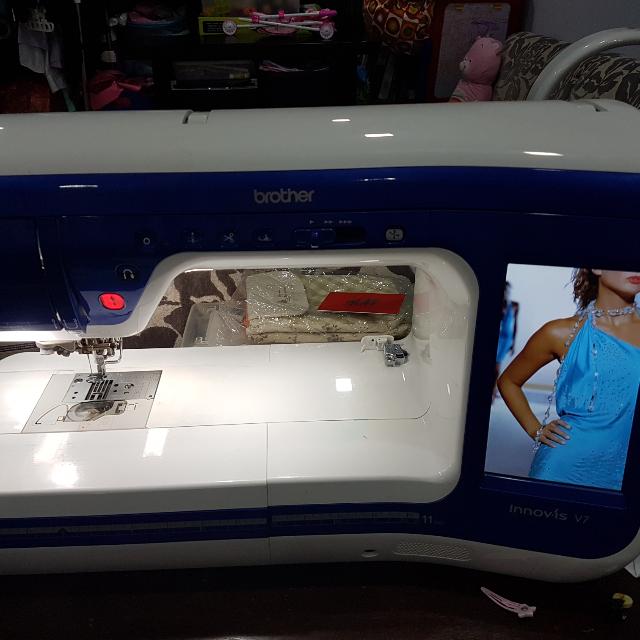 BROTHER EMBROIDERY MACHINE V7, Hobbies & Toys, Stationery & Craft