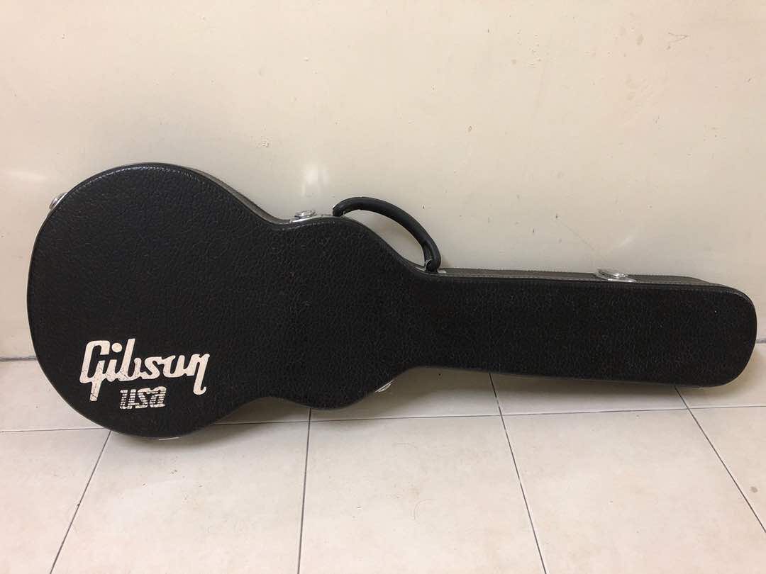 Guitar Hardcase with Gibson USA logo