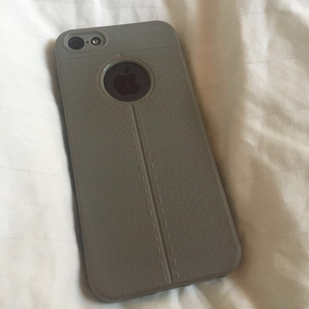 Iphone 5 16gb Factory Unlocked (Category: iPhone 12 Series) located in Concepcion. Submitted by itemhub (Listing ID 160991825, Image 3). Description: Iphone 5 black comes with used charger and cases. May privacy tempered glass na. Honest issue: with scratches Silent button and lock button sometimes dont work Mabilis malowbatt pero around 800 or less na lang pachange batt nito Rfs: phone upgrade Please read entire listing to avoid confusion. Thank