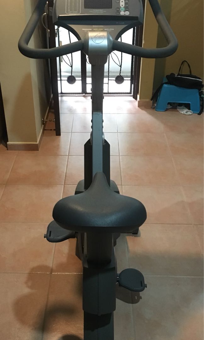 Life fitness 90c upright bike 2025
