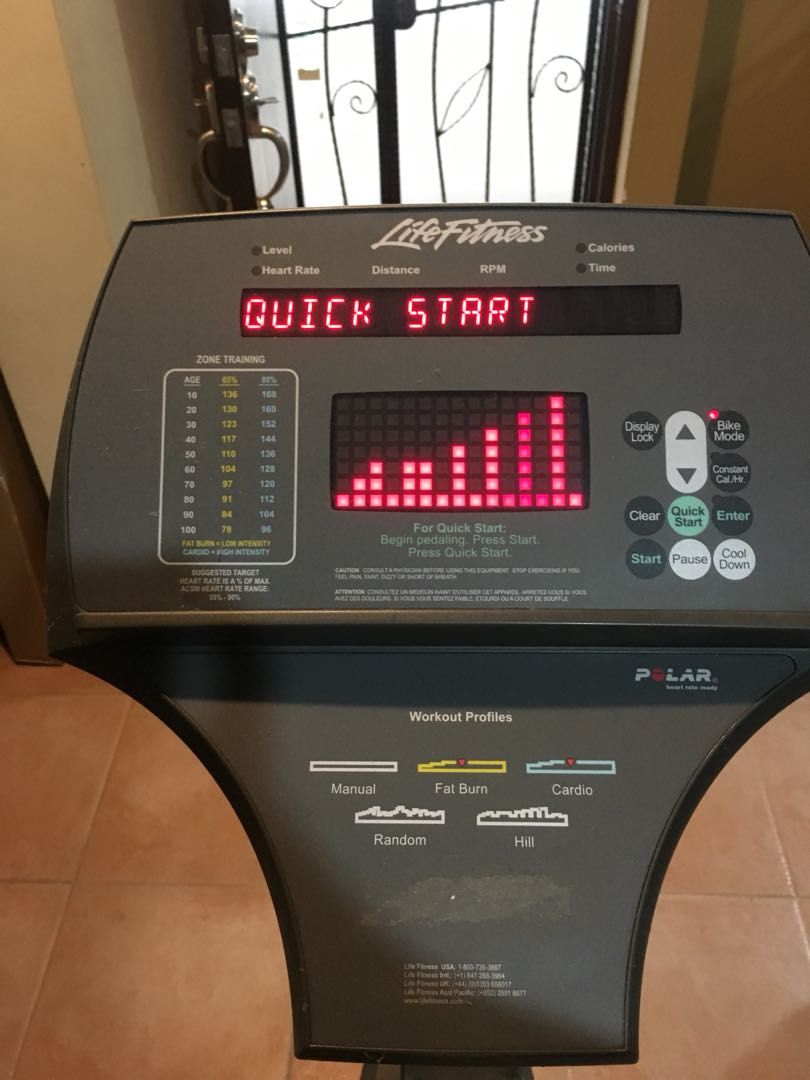Life Fitness 90C Upright Bike