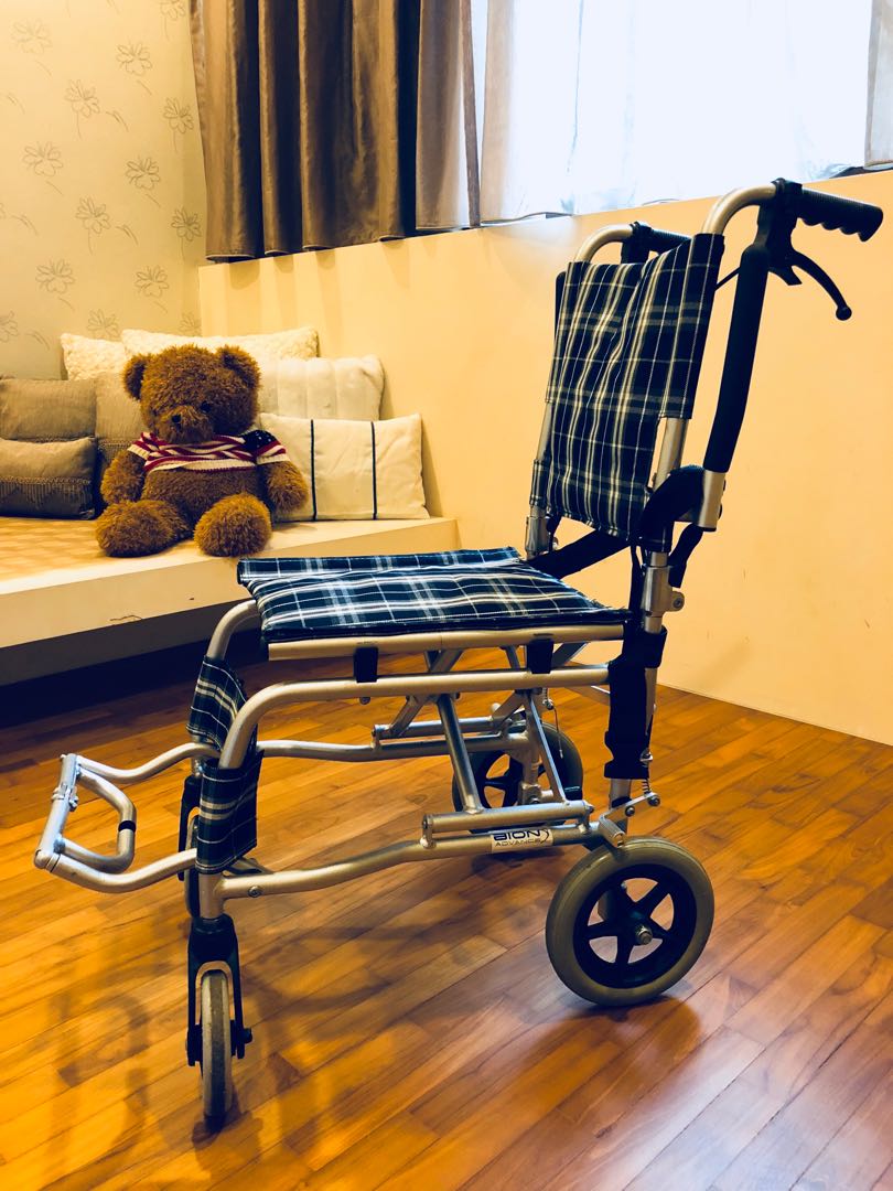 Light foldable wheelchair, Health & Nutrition, Assistive & Rehabilatory