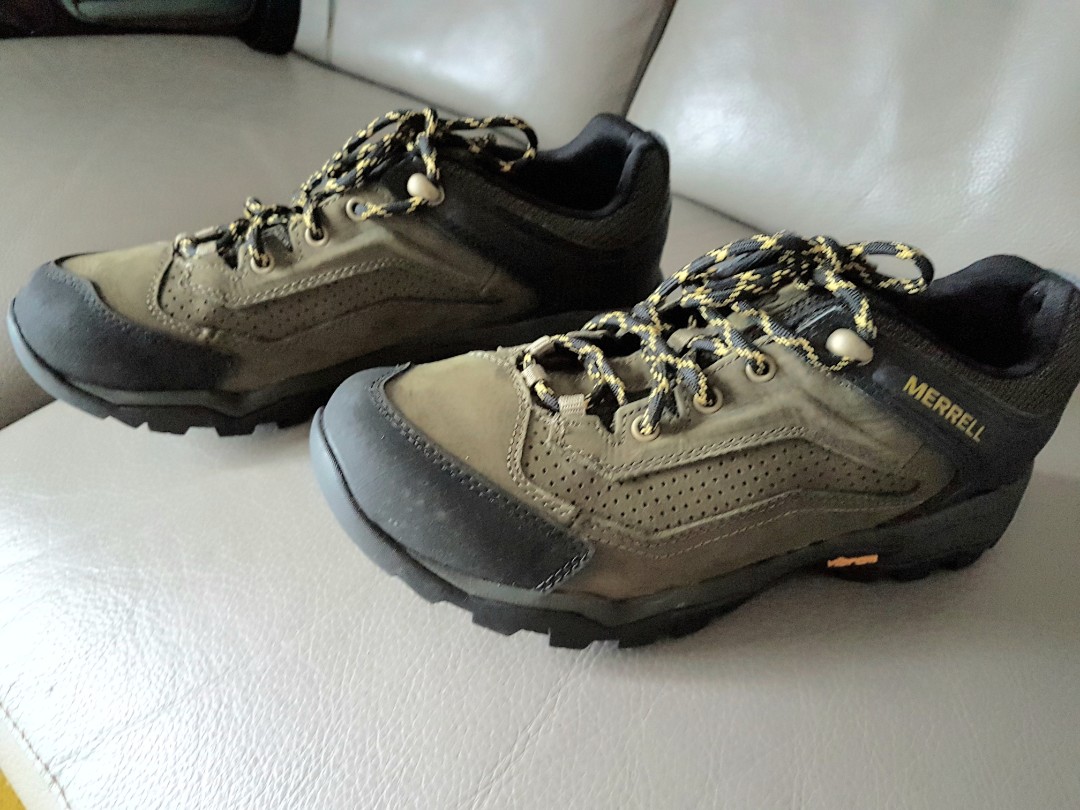 Merrell Men s Trekking Shoes Size US9. Women s Fashion Footwear