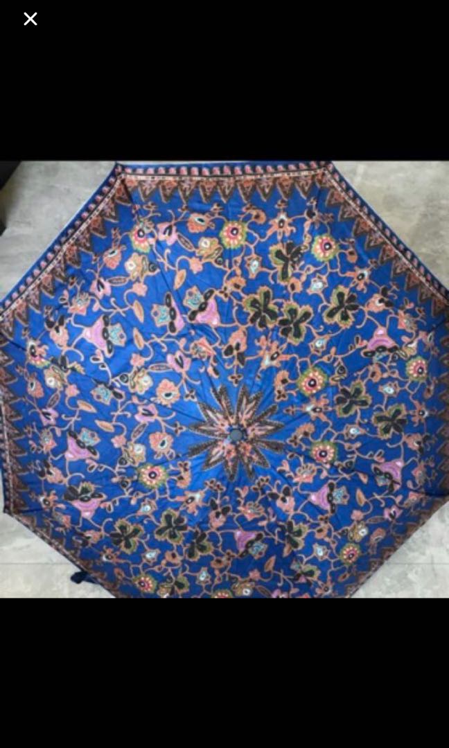 Singapore Airlines umbrella, Everything Else on Carousell