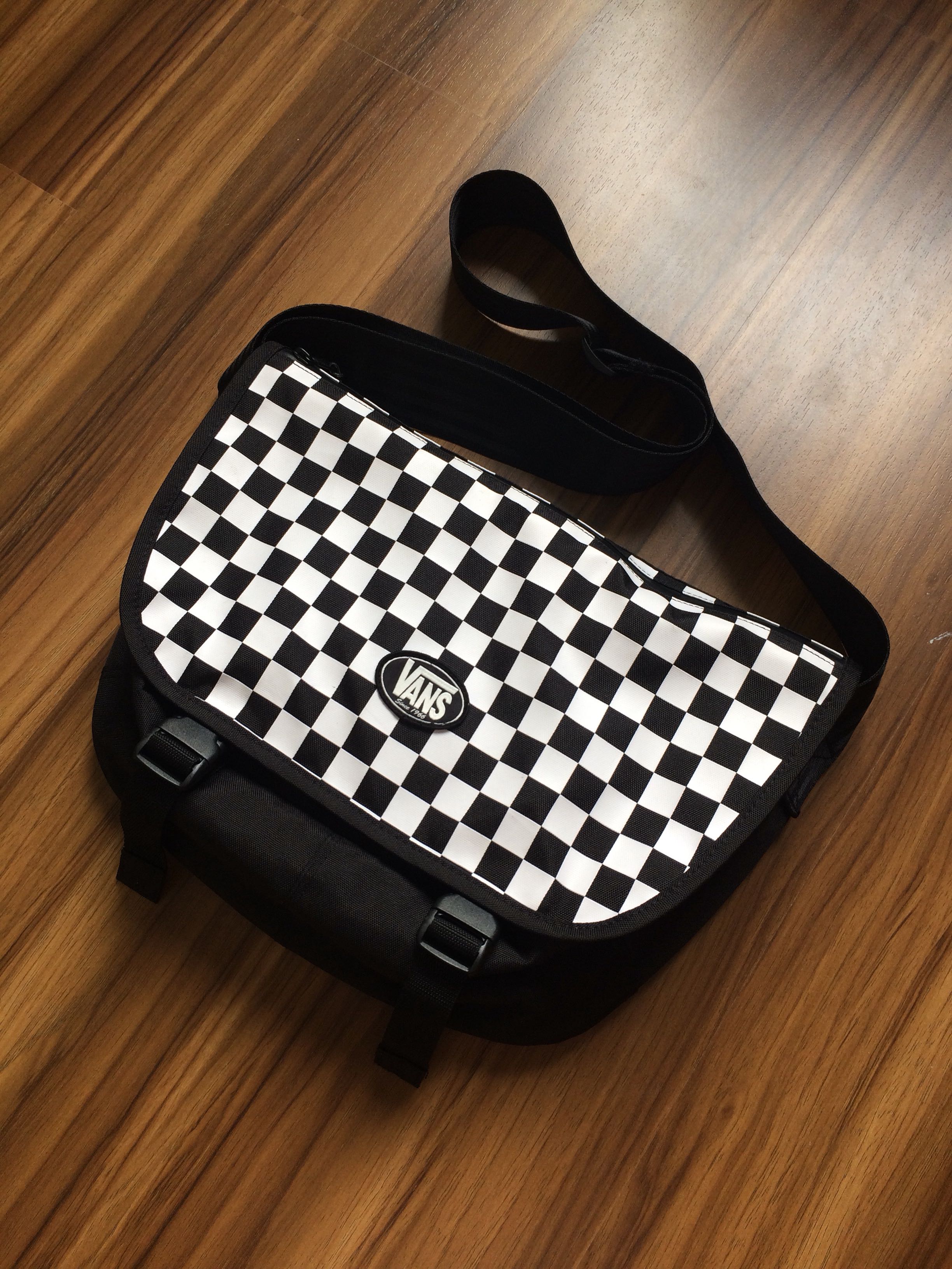 vans sling bag checkerboard