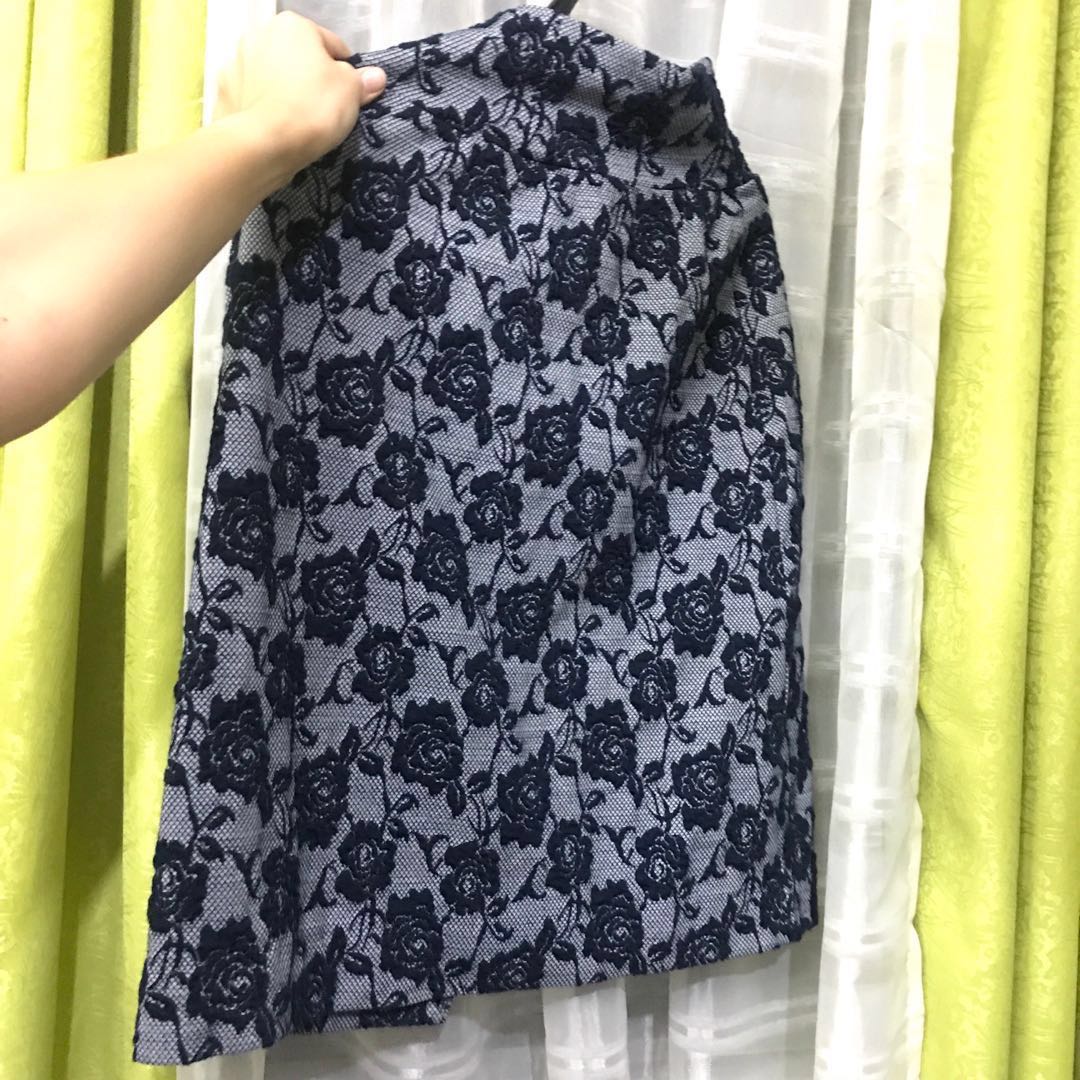 Dark blue skirt (floral design) (Category: Skirts) located in Quezon City. Submitted by muraditoshop (Listing ID 165255041, Image 2). Description: Fits medium to large.